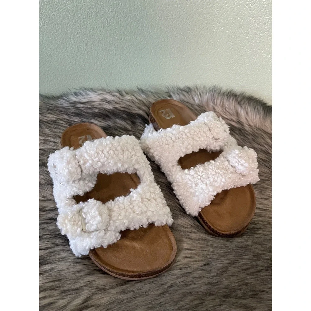 r2 Slip On Sandals Faux Fur Furreals Flats Size 9M New
